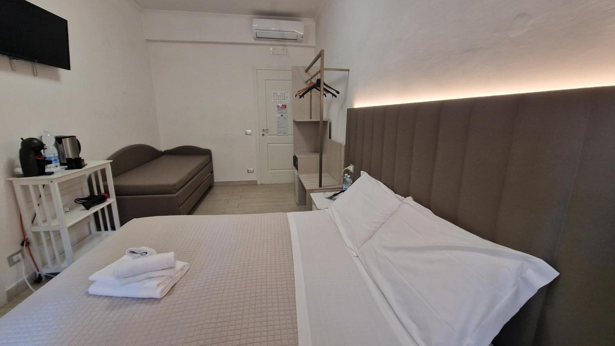 Hotel Mr. Charlie Brown Roma Exterior foto