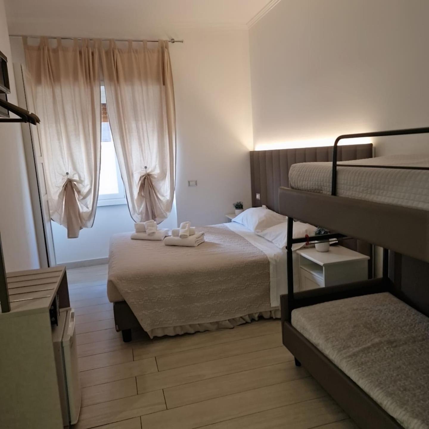 Hotel Mr. Charlie Brown Roma Exterior foto