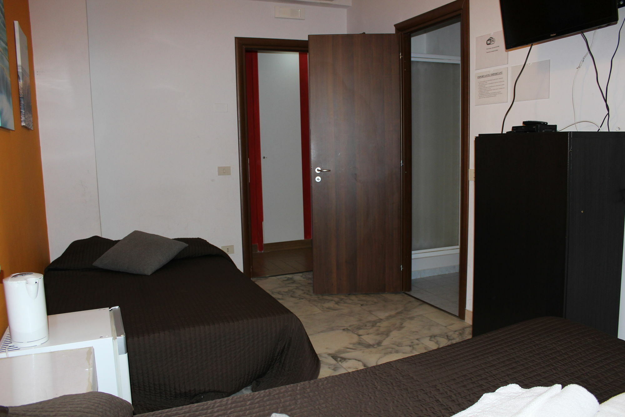 Hotel Mr. Charlie Brown Roma Exterior foto
