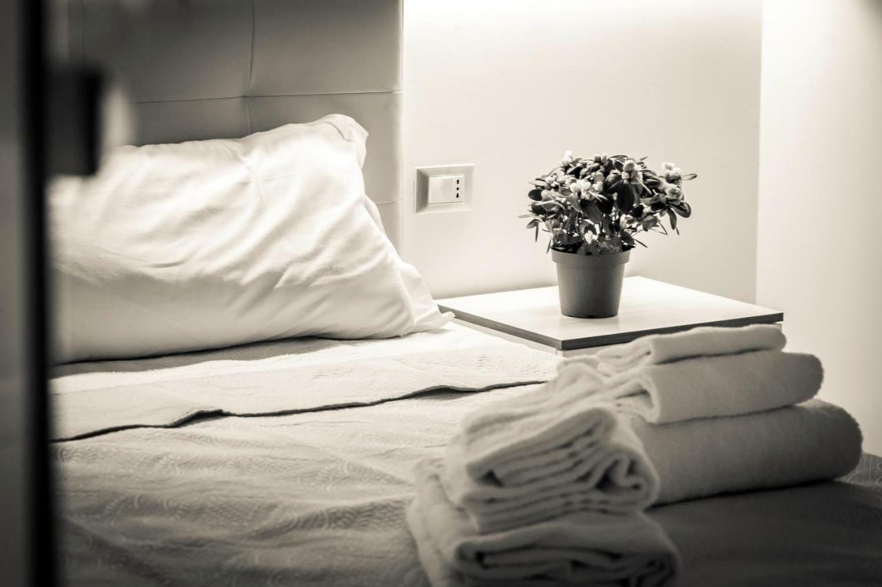 Hotel Mr. Charlie Brown Roma Exterior foto
